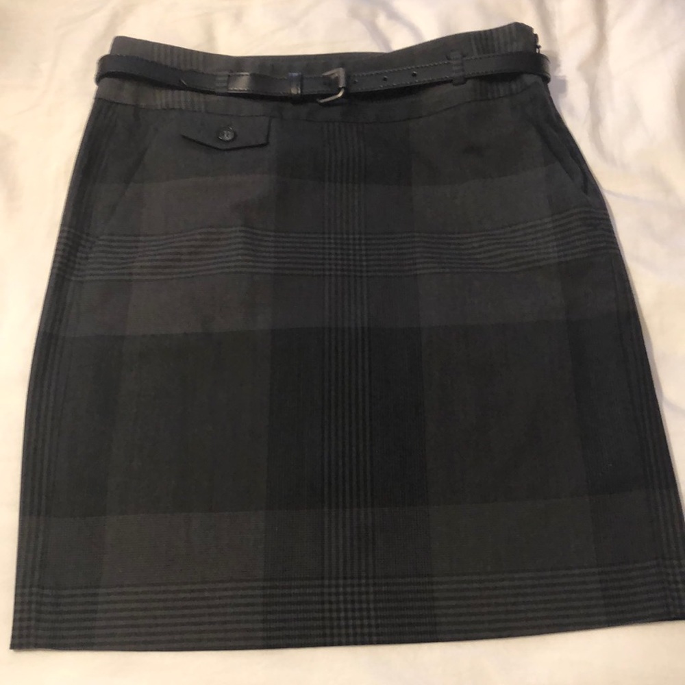 Theory size 2 skirt with pockets